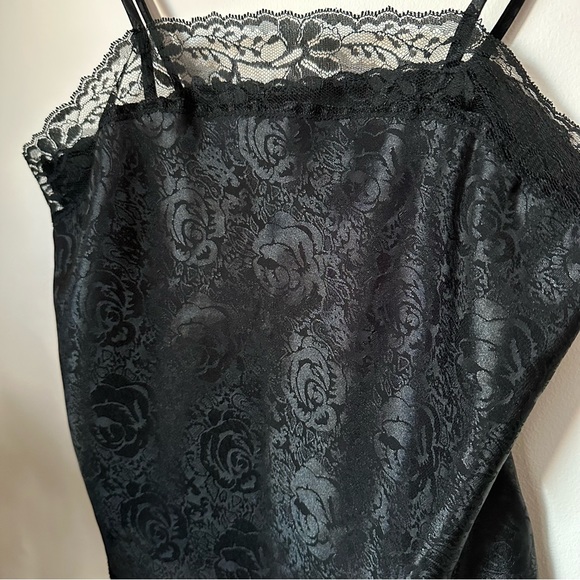 ✨#vintage embossed satin tank - Picture 8 of 13